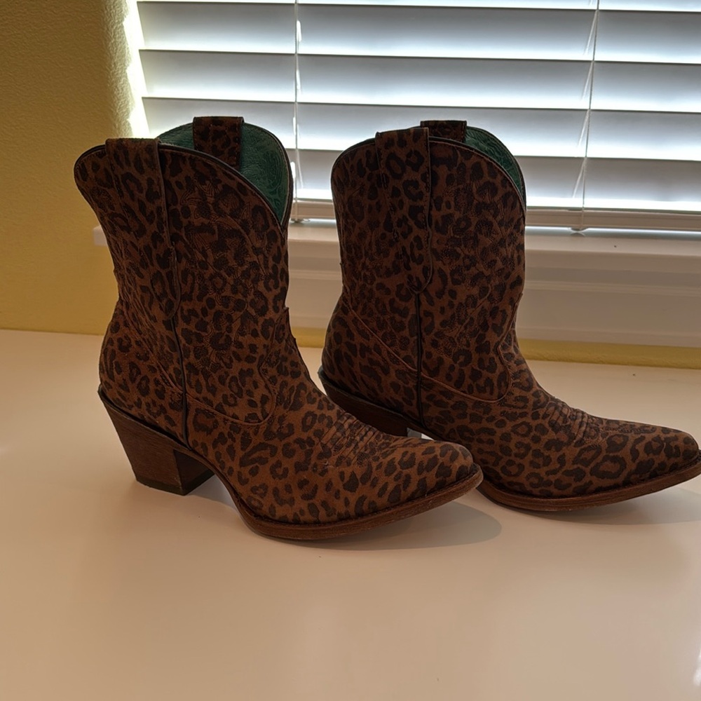 Corral handcrafted women’s boots size 9